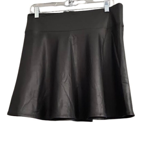 Pleather Skater Skirt Forever 21 - Picture 11 of 13
